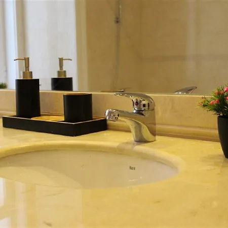 Splendid 5 Bedroom In Apartman